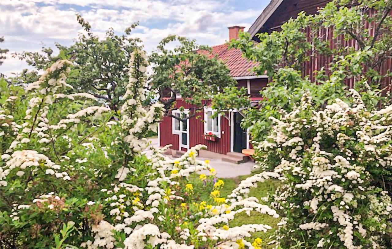 Cozy Home In Raettvik With Kitchen ภายนอก รูปภาพ